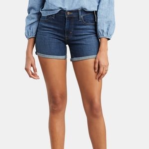 Levi's mid length shorts 4/W27